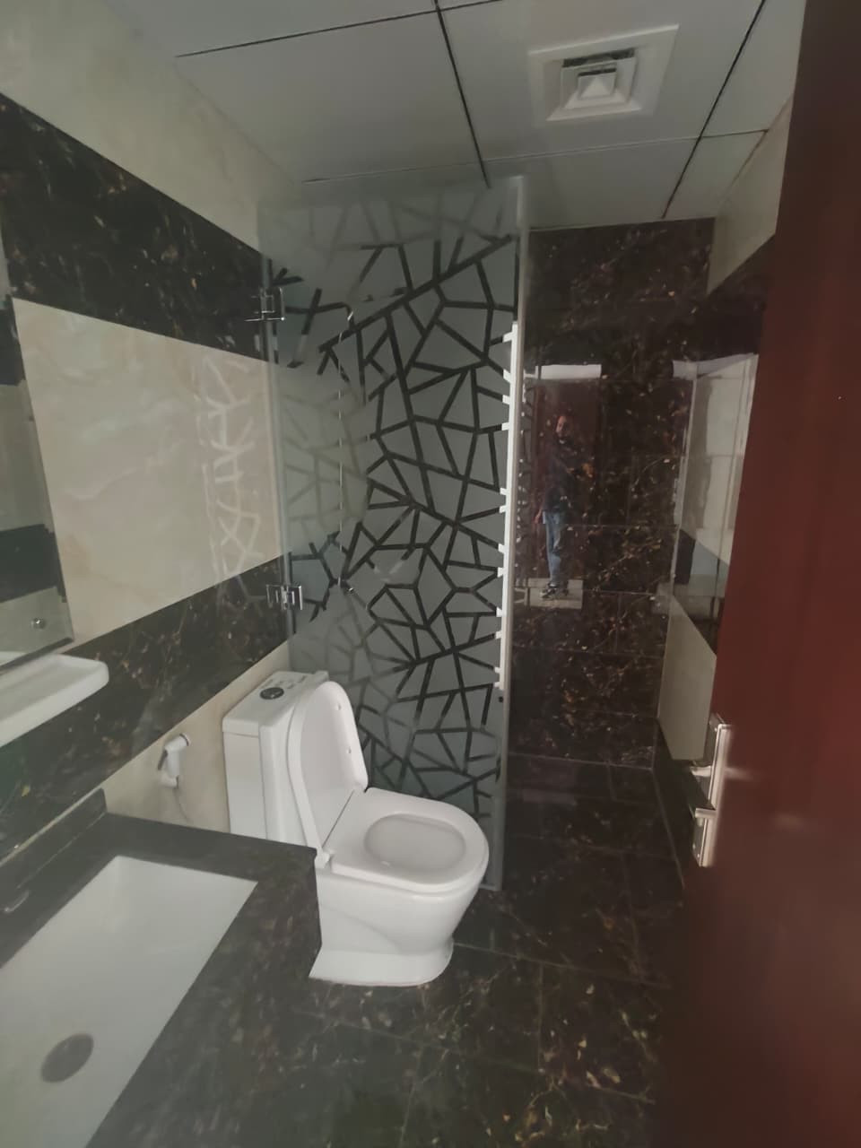 3 rooms and a hall for rent in Al Rawda