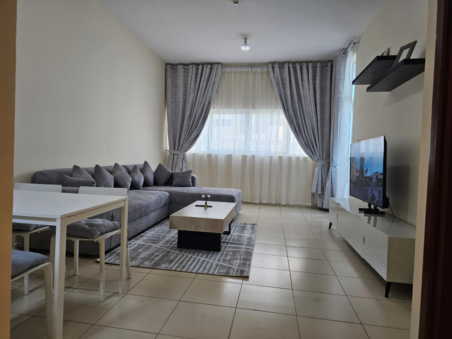 First tenant, completely new furniture