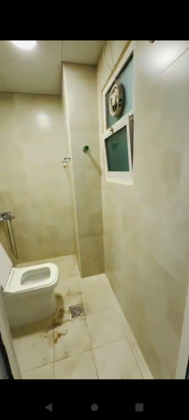 Unfurnished studio apartment in Al Mushrif