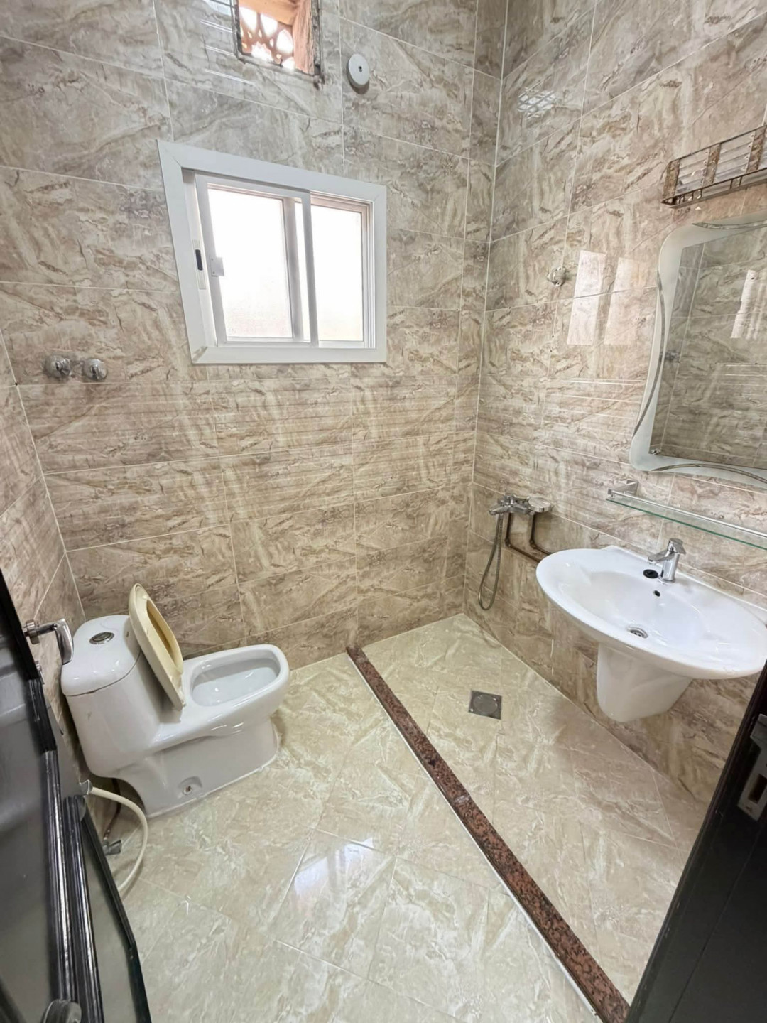 Unfurnished studio in Al Maamoura