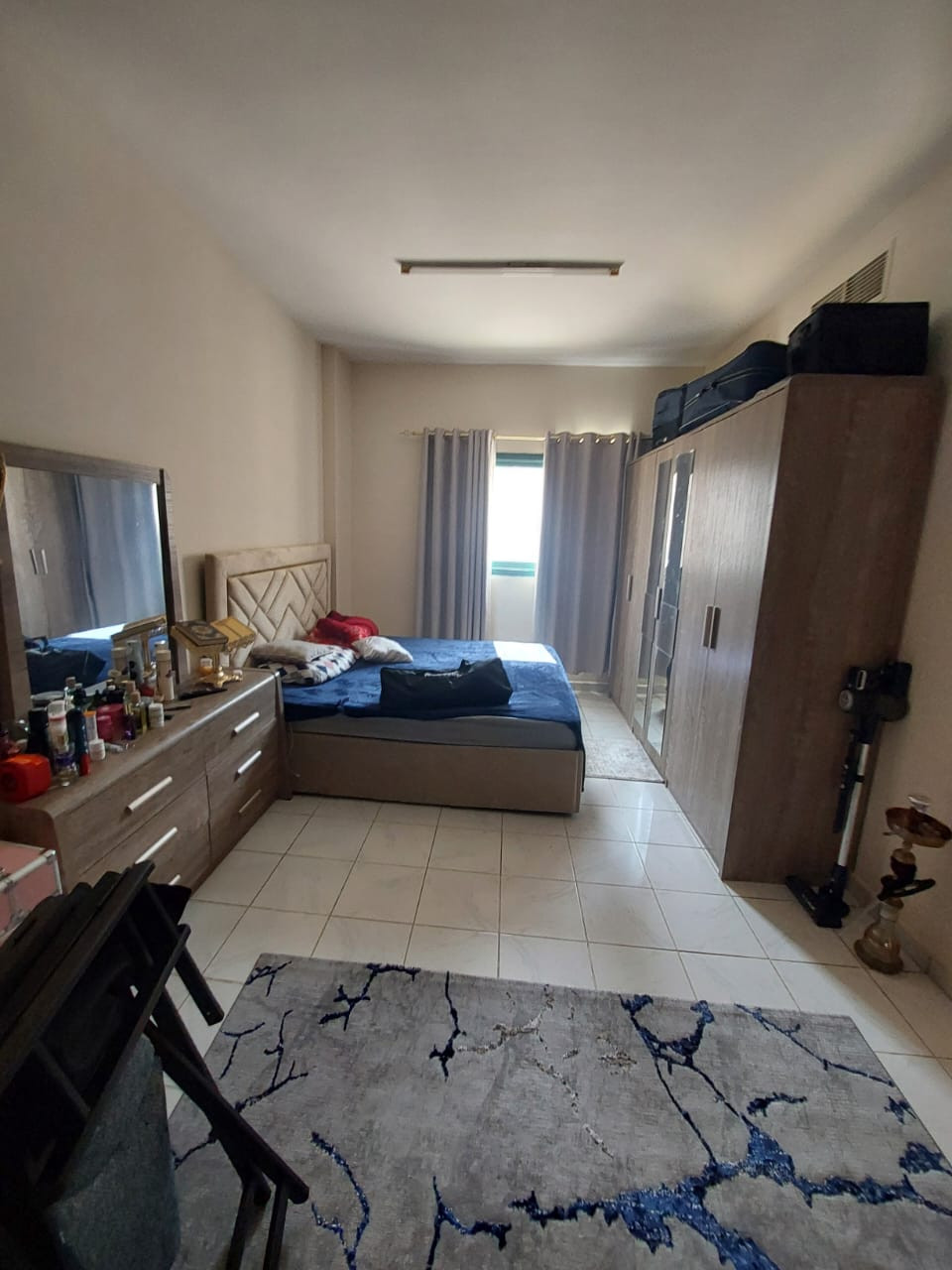 Spacious studio with clean furnishings