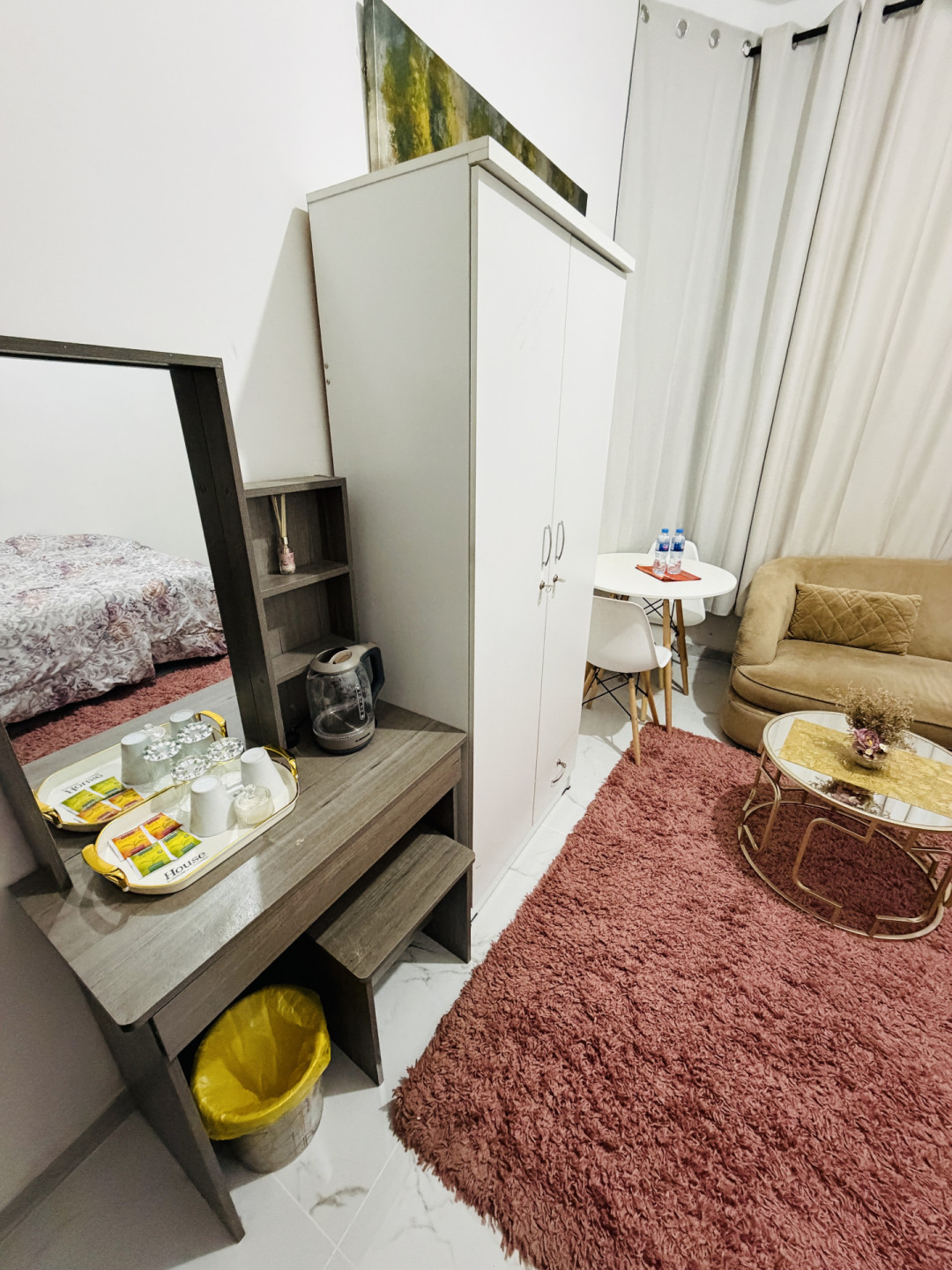 daily-basis-room-available51780495949.jpg