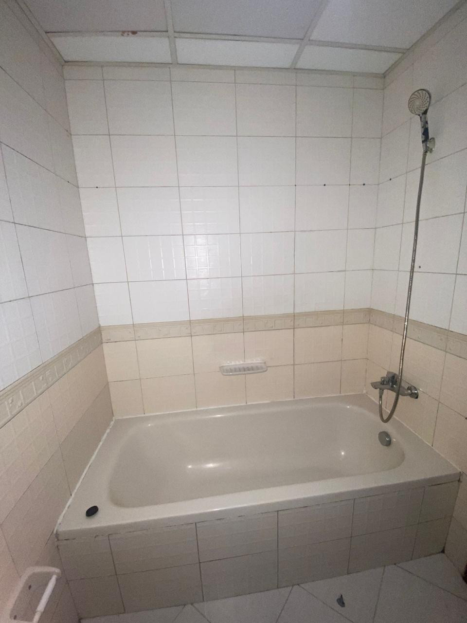 Superbly furnished, excellent location, one-bedroom apartment