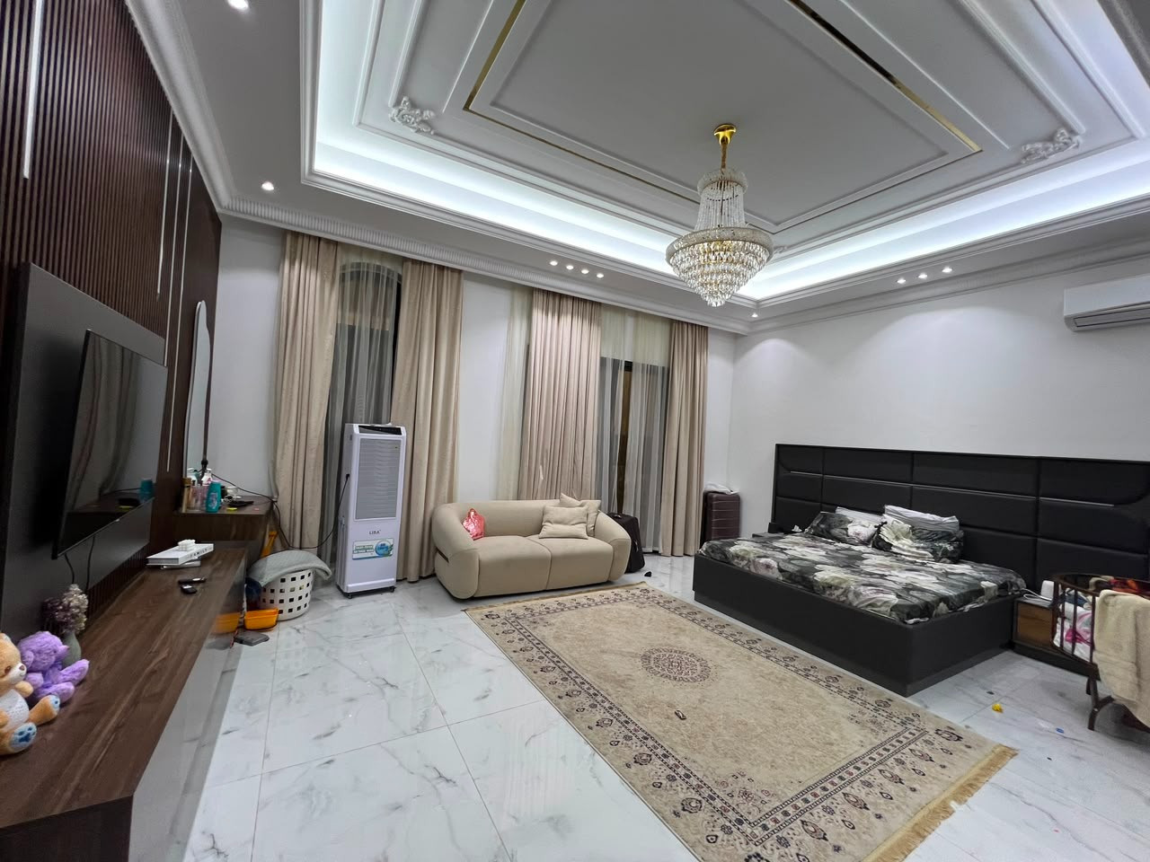 Luxury villa, bright townhouse