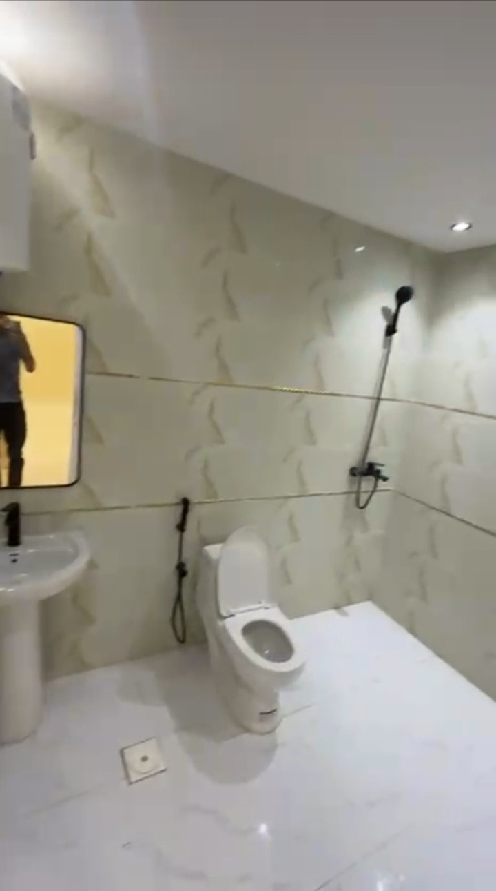 Room, kitchen, and bathroom: excellent cleanliness