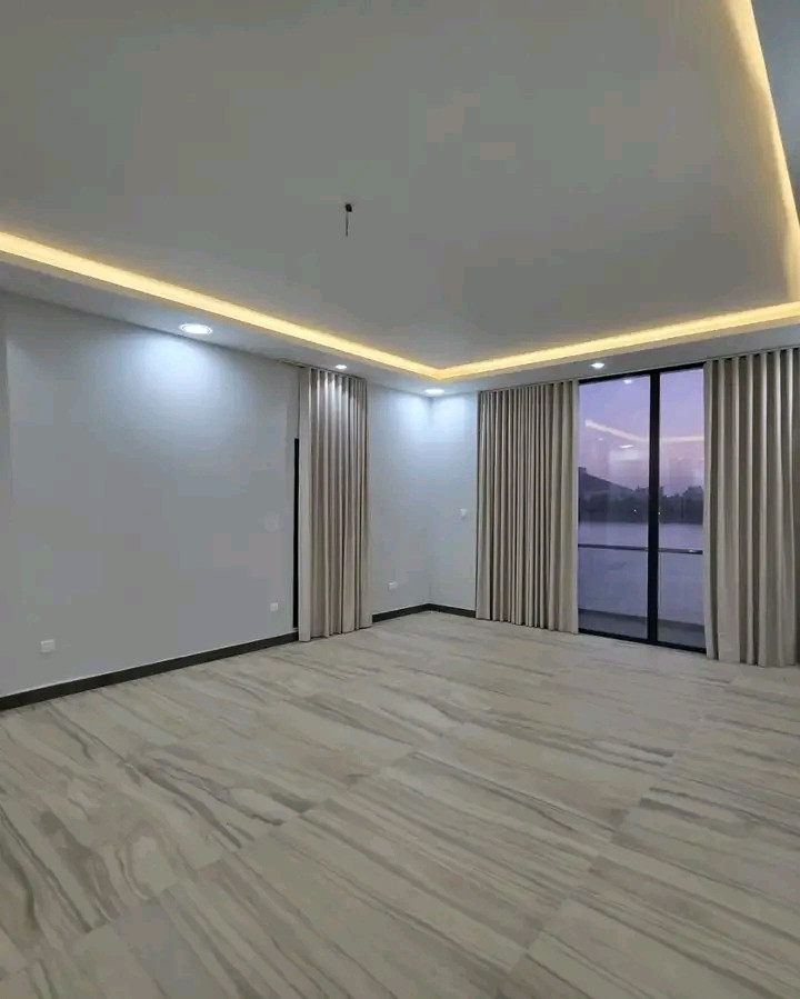 Large villa for rent in Amwaj