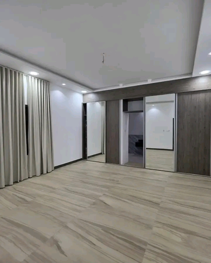 Large villa for rent in Amwaj