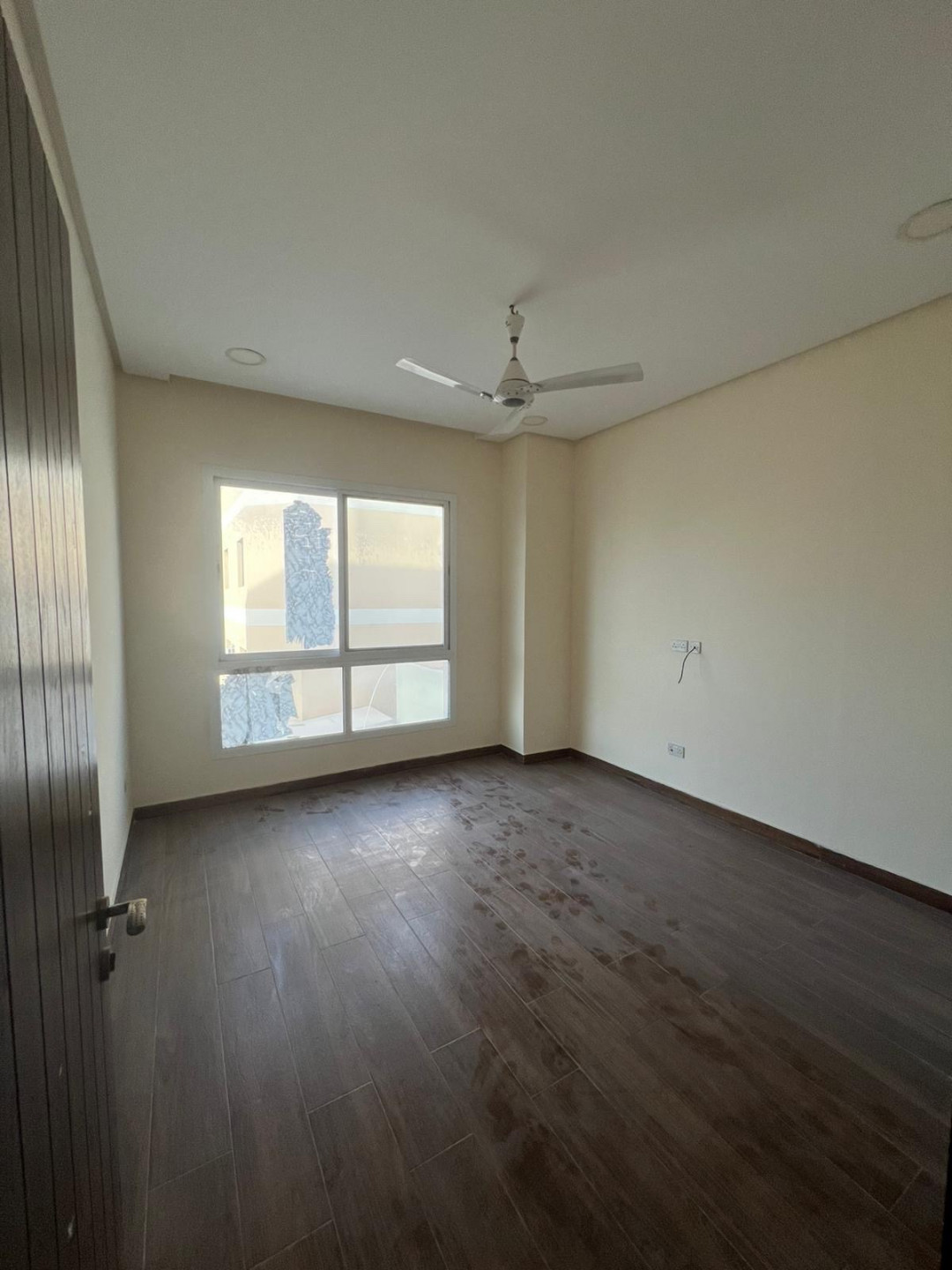 For rent: A luxurious, nearly new apartment in Jid Ali, 3 bedrooms, 3 bathrooms, for 240 dinars, excluding electricity.