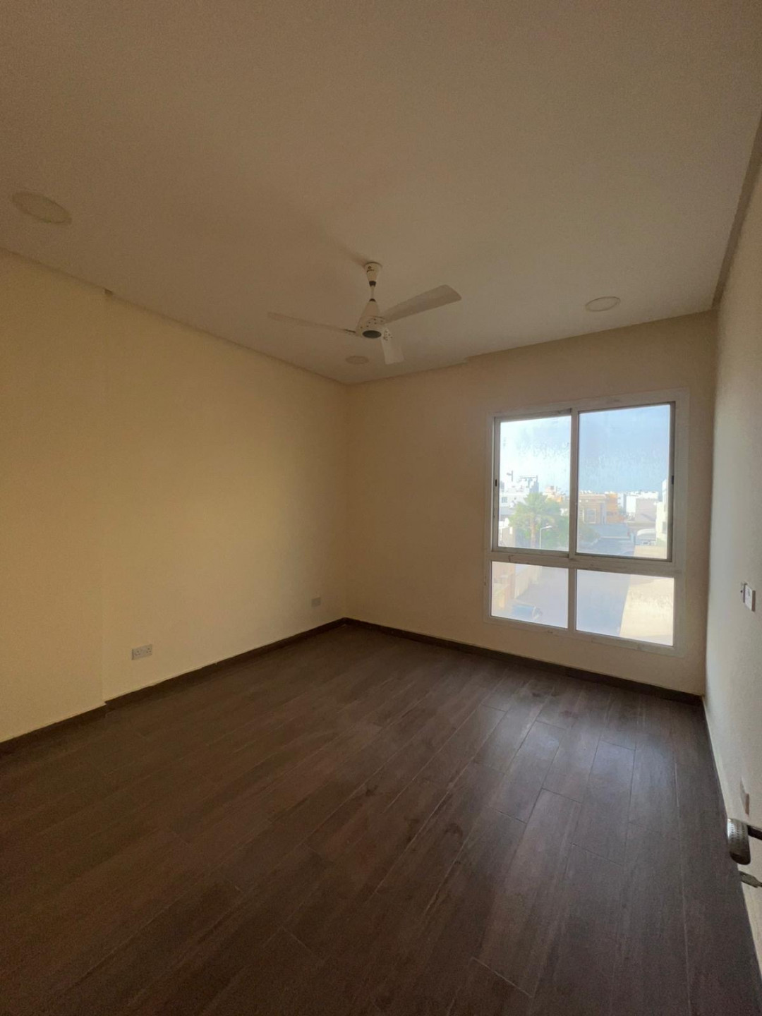 For rent: A luxurious, nearly new apartment in Jid Ali, 3 bedrooms, 3 bathrooms, for 240 dinars, excluding electricity.