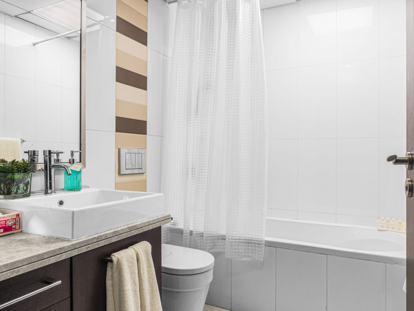 Luxury 1bhk apartment with burj khalifa and city view