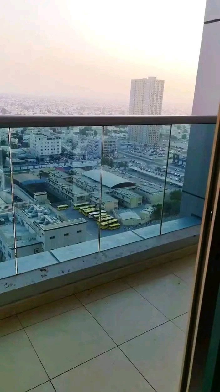 One bedroom and living room with balcony, 2 bathrooms available
