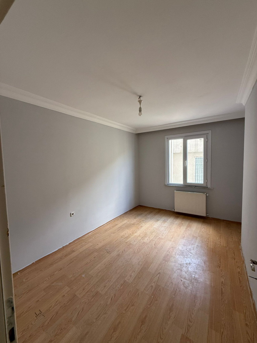 A distinctive and well-maintained 1+2 apartment in Esenyurt