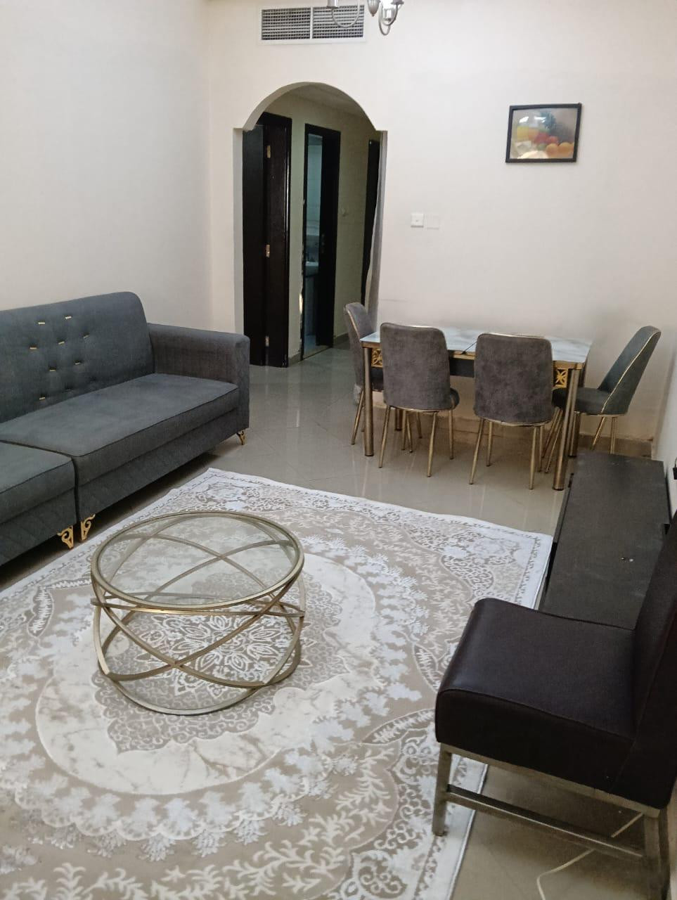 shk-atlal-aal-albhr-frsh-fndky01791405613.jpg
