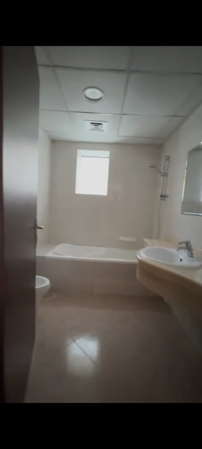 Luxury unfurnished apartment