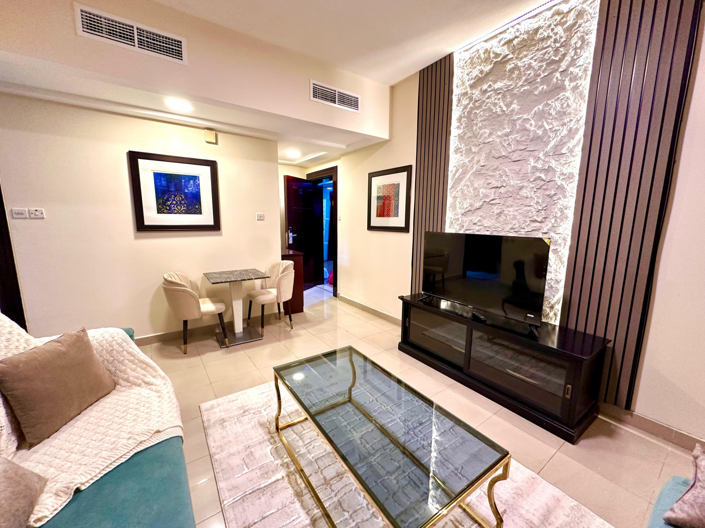 Luxury apartment in Al Majaz 3