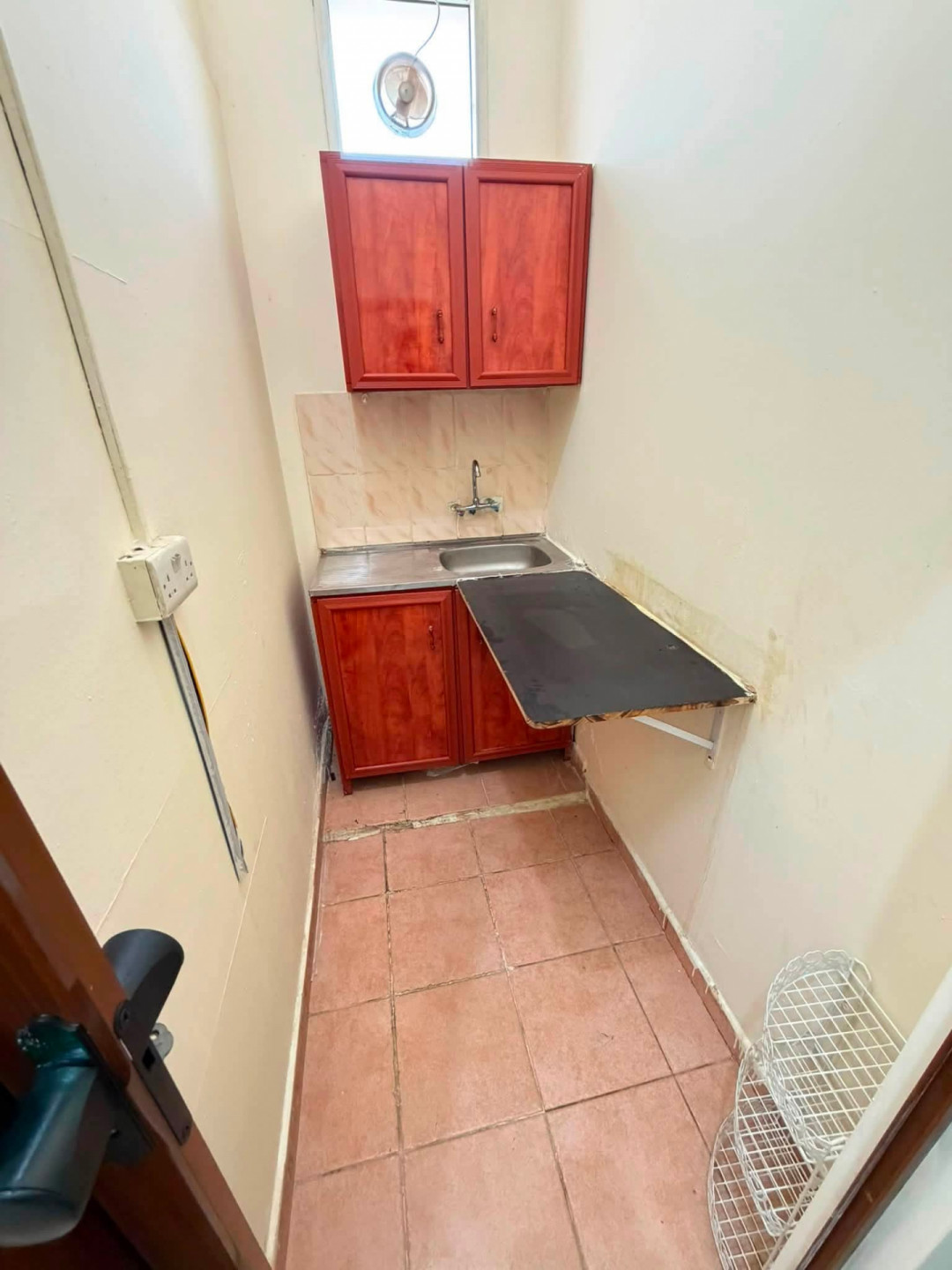 One-bedroom apartment for annual rent