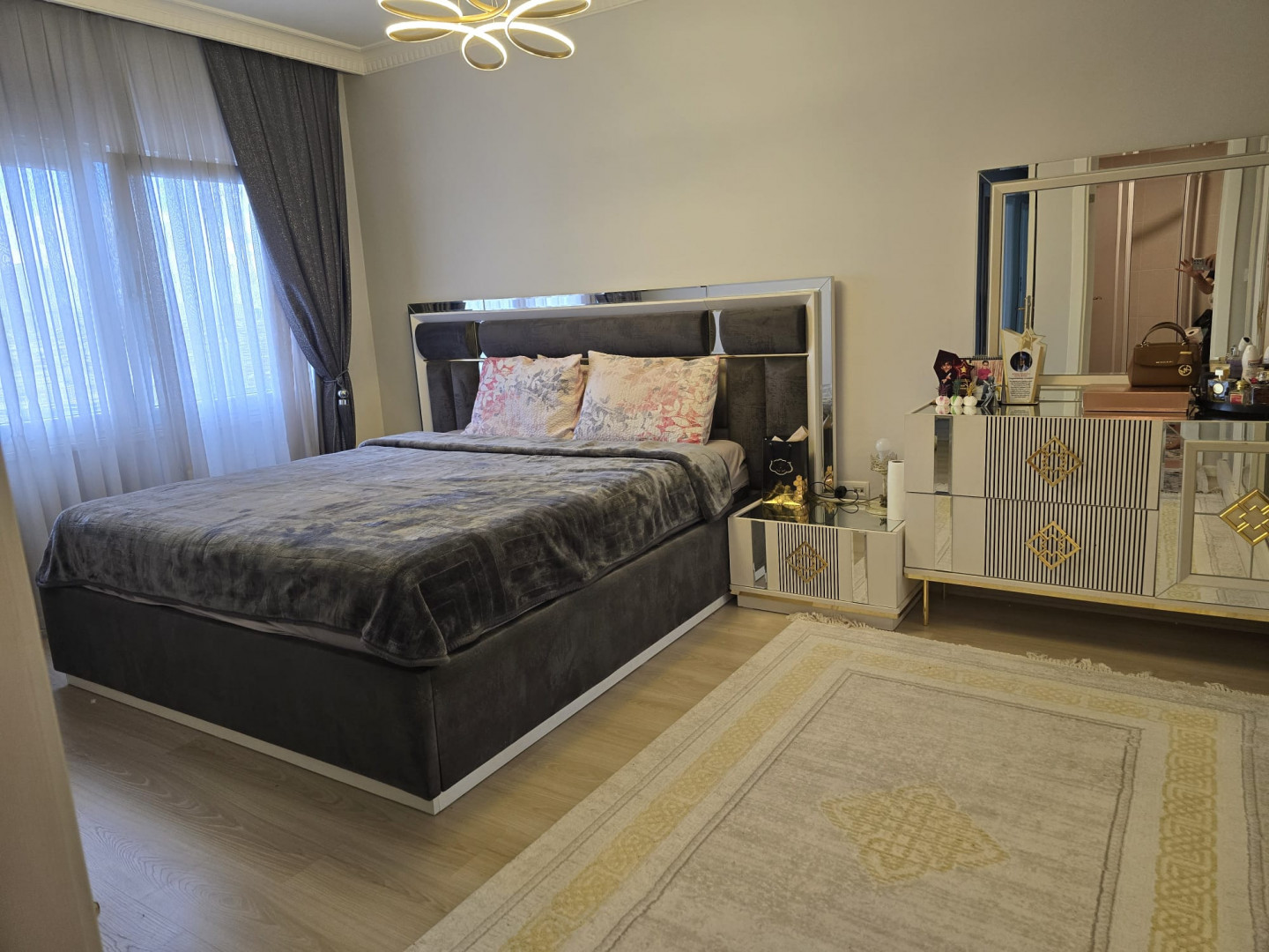 Furnished two-bedroom apartment with living room