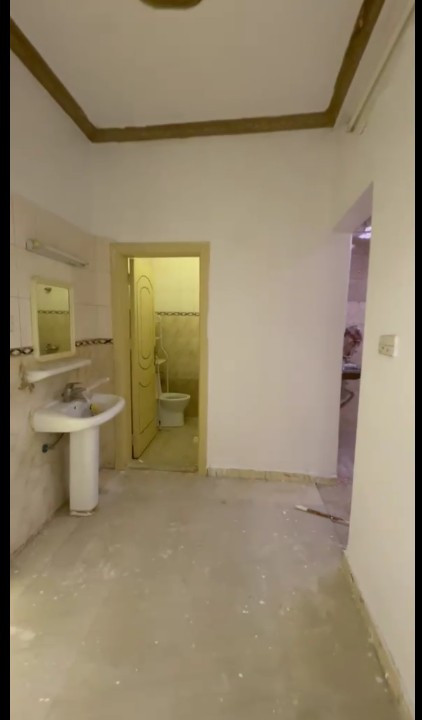 A distinctive apartment in the Umm Al Hamam Al Gharbi neighborhood