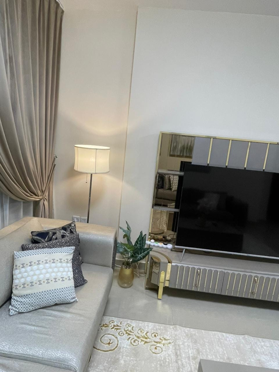 A distinctive, fully serviced apartment in cooperation