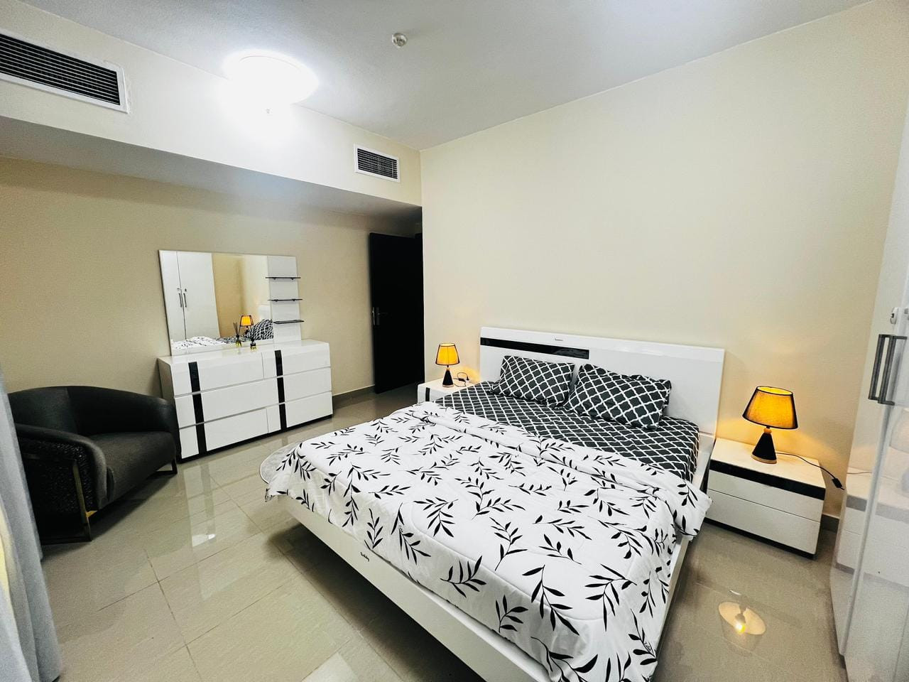 A distinctive, fully serviced apartment in cooperation