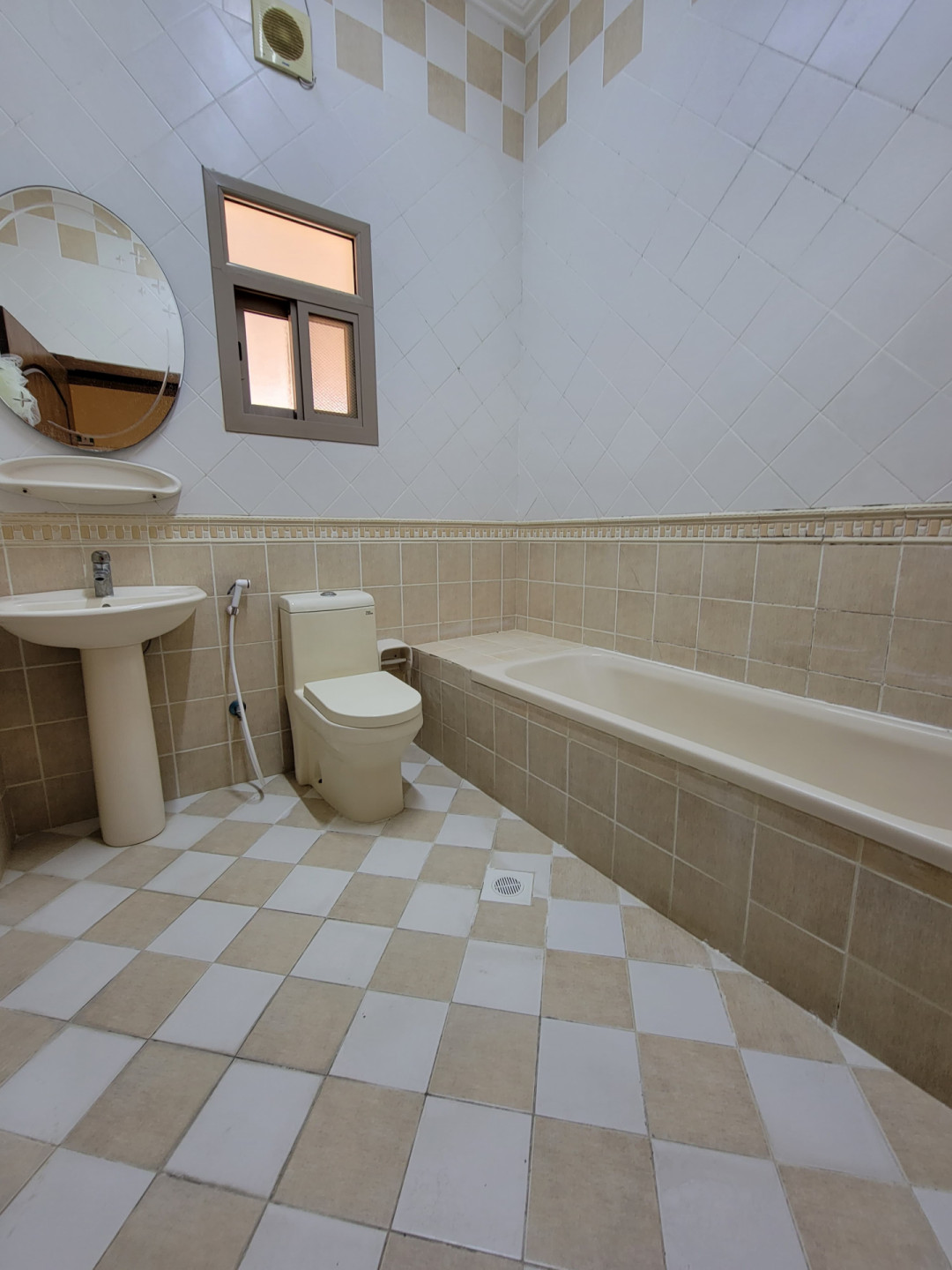 Apartment for rent in Janabiyah