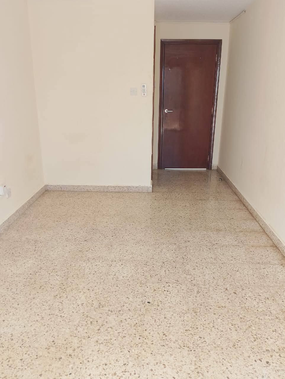 One-bedroom apartment with a bathroom
