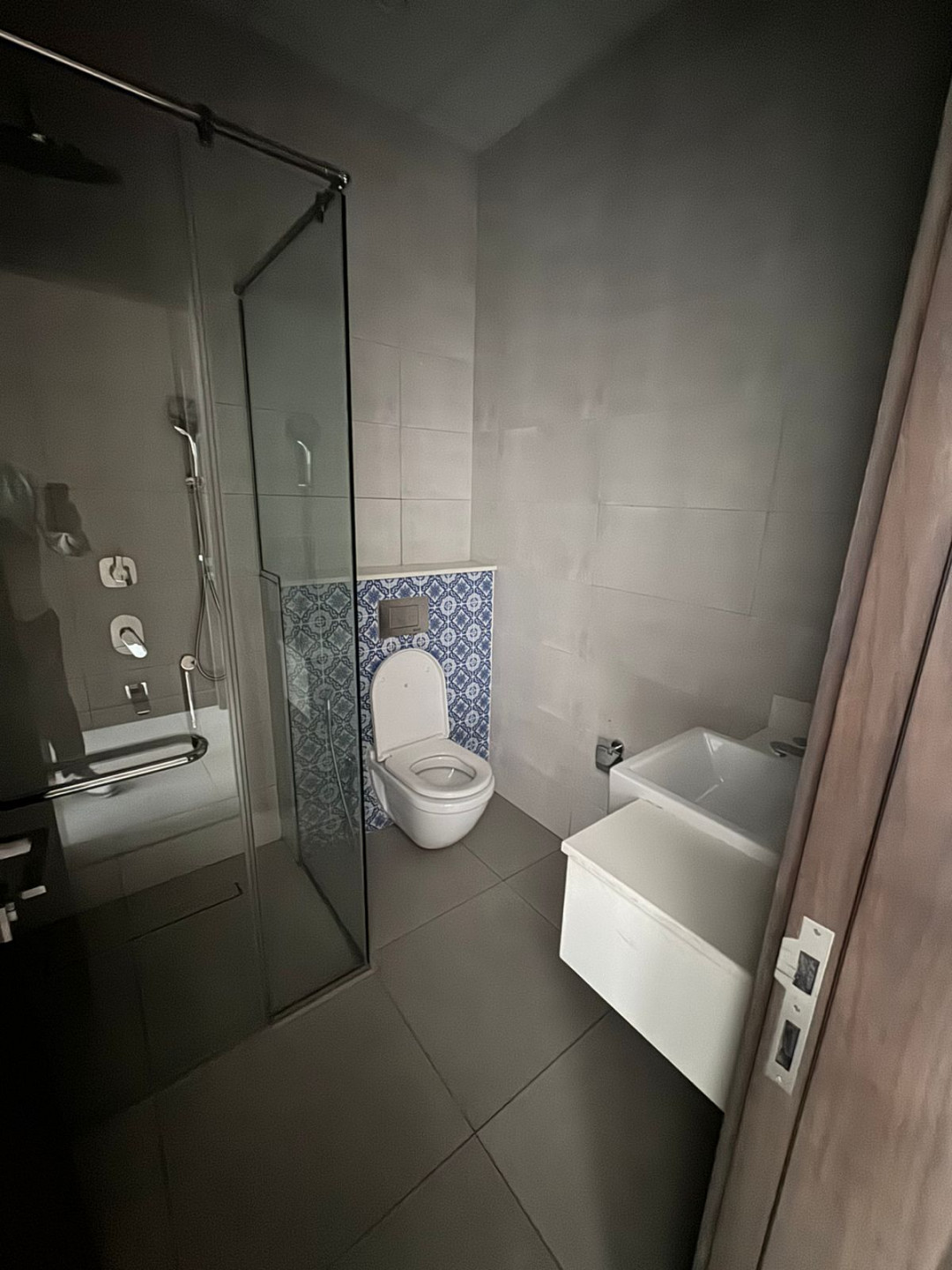 Three bedrooms and a living room for annual rent in Sharjah, with a maid's room, laundry room, gym, swimming pool, and two free parking spaces.